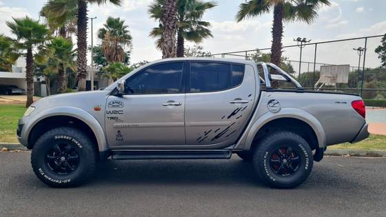 MITSUBISHI L200 TRITON 2012