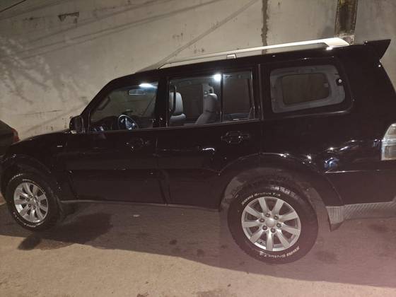 MITSUBISHI PAJERO FULL 2010