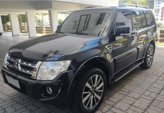 MITSUBISHI PAJERO FULL 2012