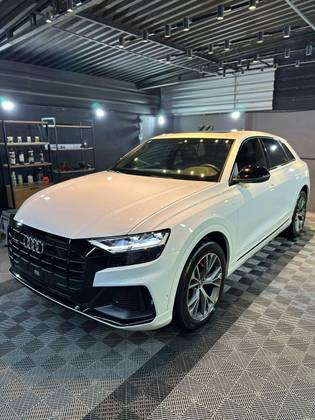 AUDI Q8 2019