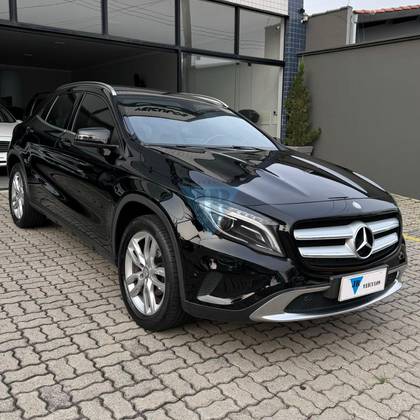 MERCEDES-BENZ GLA 200 2015