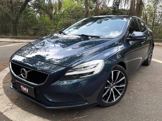 VOLVO V40 2019