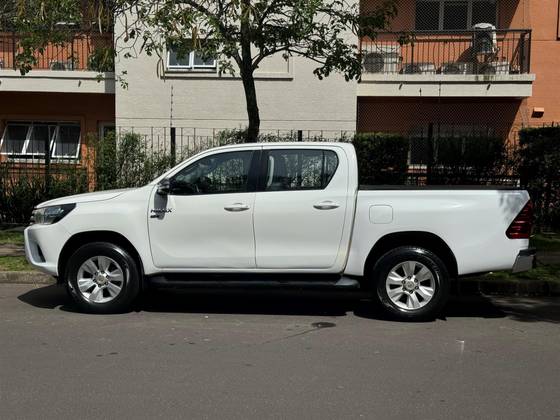 TOYOTA HILUX 2017