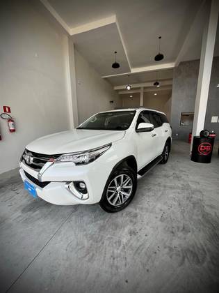 TOYOTA HILUX SW4 2019