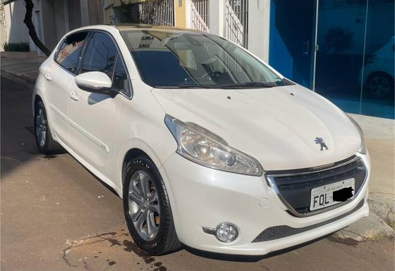 PEUGEOT 208 2014