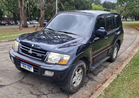 MITSUBISHI PAJERO FULL 2002