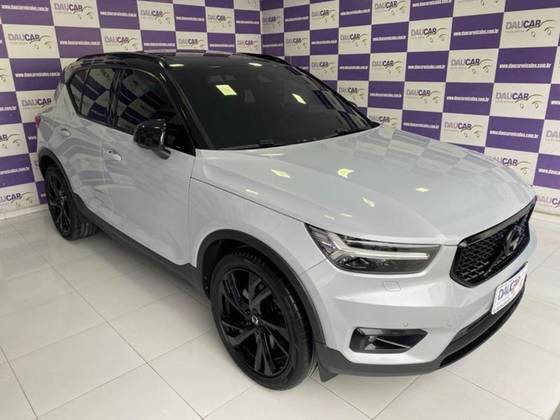 VOLVO XC40 2021