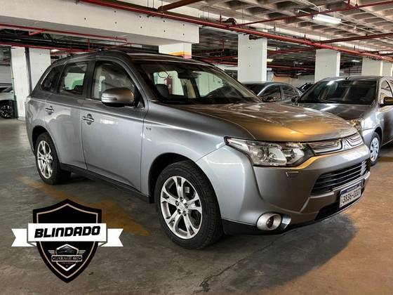 MITSUBISHI OUTLANDER 2015