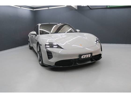 PORSCHE TAYCAN 2022