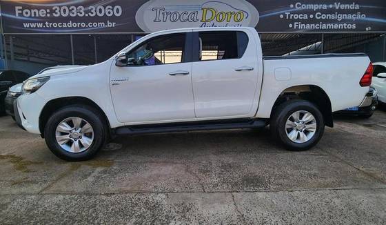 TOYOTA HILUX 2017