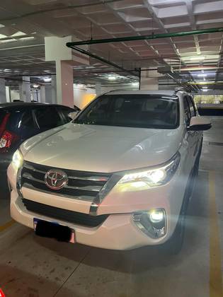 TOYOTA HILUX SW4 2019
