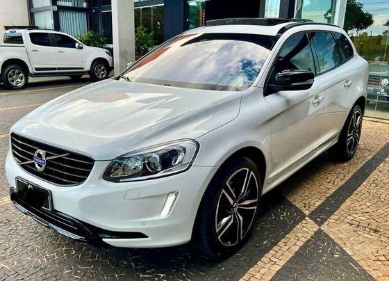 VOLVO XC60 2017