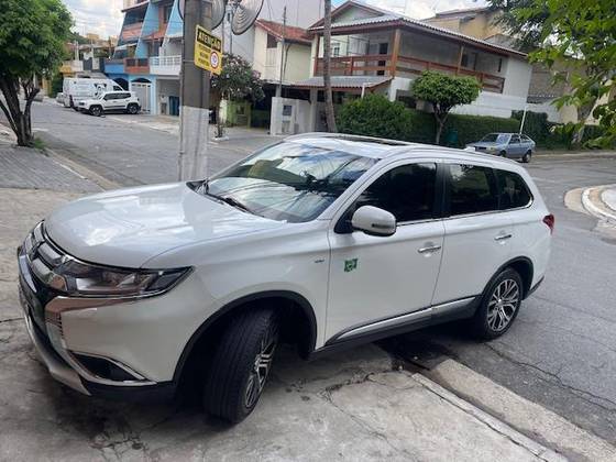 MITSUBISHI OUTLANDER 2018