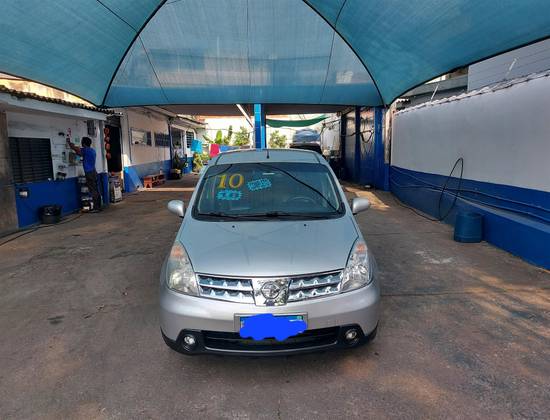 NISSAN LIVINA 2010