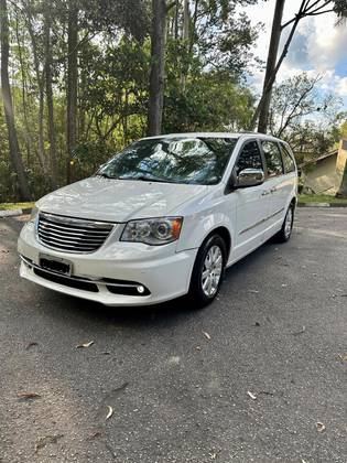 CHRYSLER TOWN & COUNTRY 2012