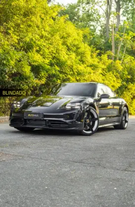 PORSCHE TAYCAN 2023