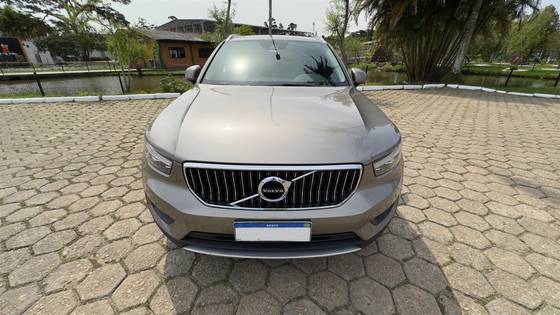 VOLVO XC40 2022