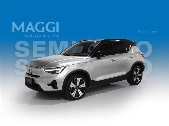 VOLVO XC40 2023