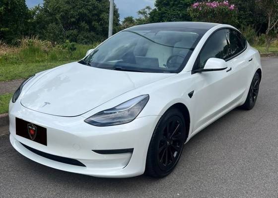TESLA MODEL 3 2021