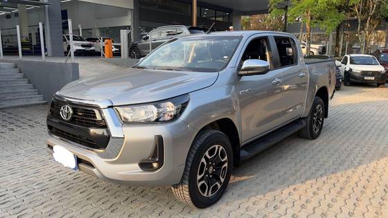 TOYOTA HILUX 2024