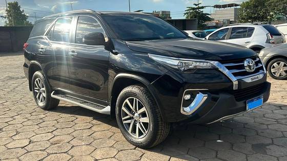 TOYOTA HILUX SW4 2019