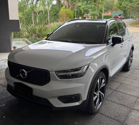VOLVO XC40 2021
