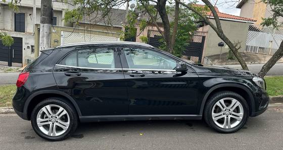 MERCEDES-BENZ GLA 200 2017