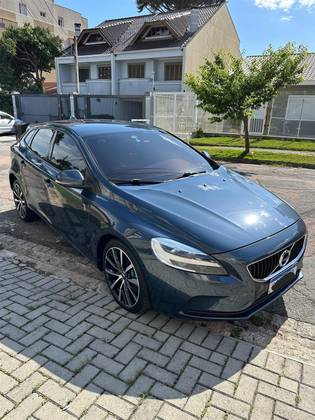 VOLVO V40 2019