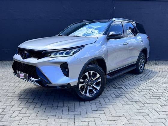 TOYOTA HILUX SW4 2022