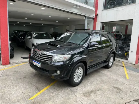 TOYOTA HILUX SW4 2015