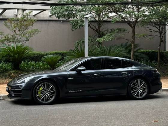 PORSCHE PANAMERA 2021