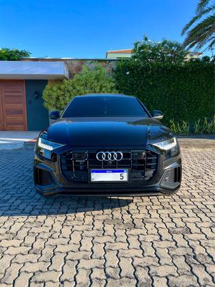 AUDI Q8 2022