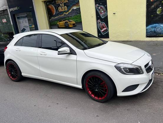 MERCEDES-BENZ A 200 2015