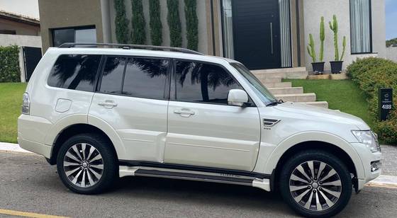 MITSUBISHI PAJERO FULL 2019
