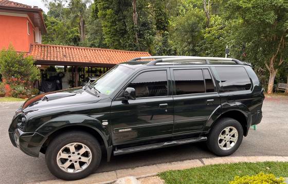 MITSUBISHI PAJERO SPORT 2011