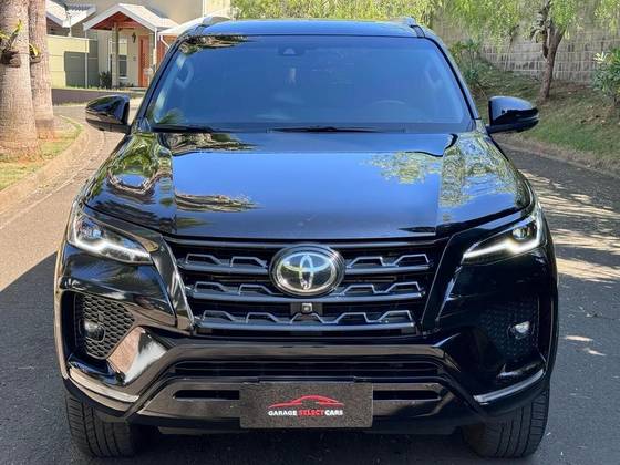 TOYOTA HILUX SW4 2024