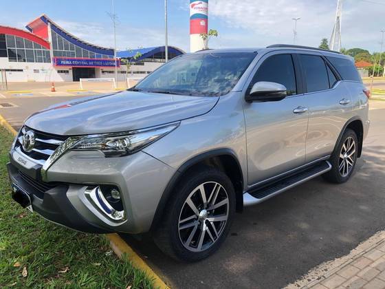 TOYOTA HILUX SW4 2019