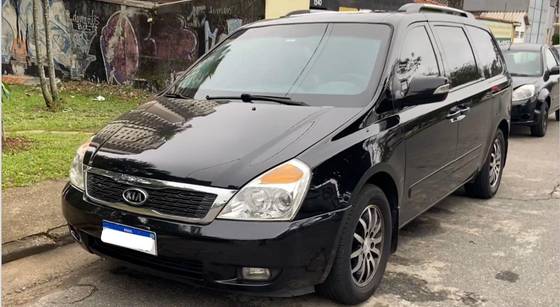 KIA CARNIVAL 2012