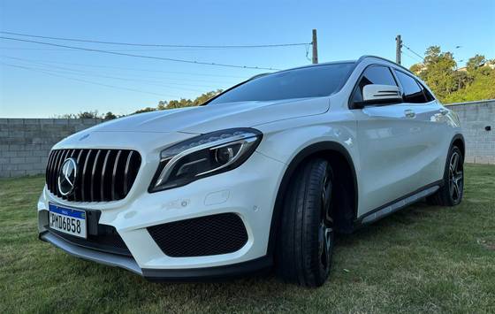 MERCEDES-BENZ GLA 250 2015
