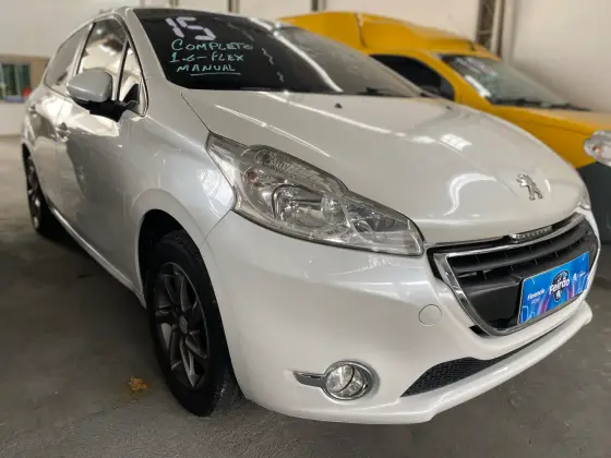 PEUGEOT 208 2015