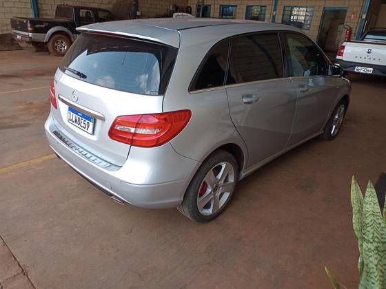 MERCEDES-BENZ B 200 2013