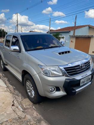 TOYOTA HILUX 2015