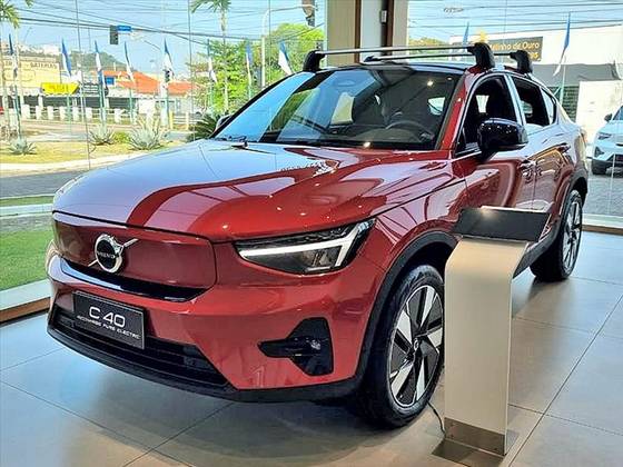 VOLVO C40 2024