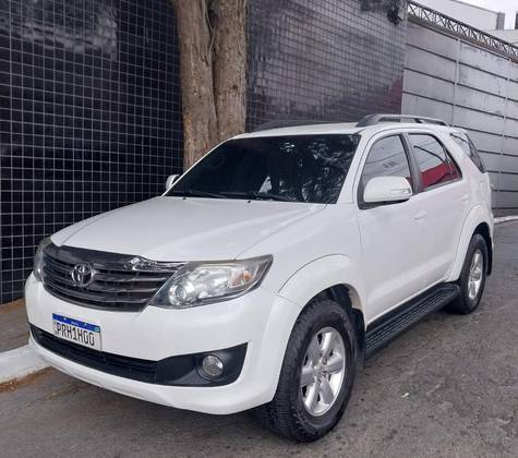 TOYOTA HILUX SW4 2015