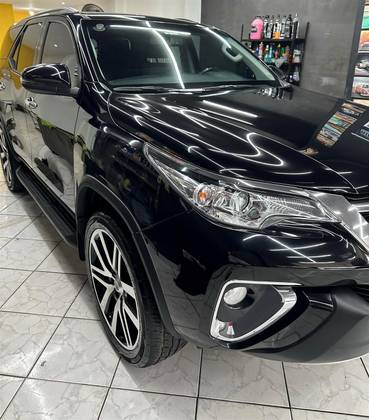 TOYOTA HILUX SW4 2019