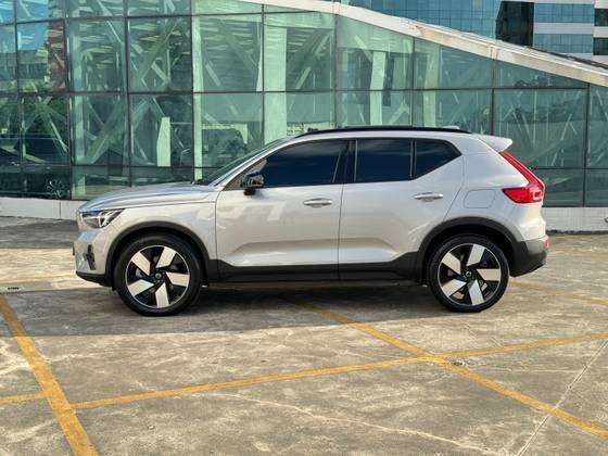VOLVO XC40 2023