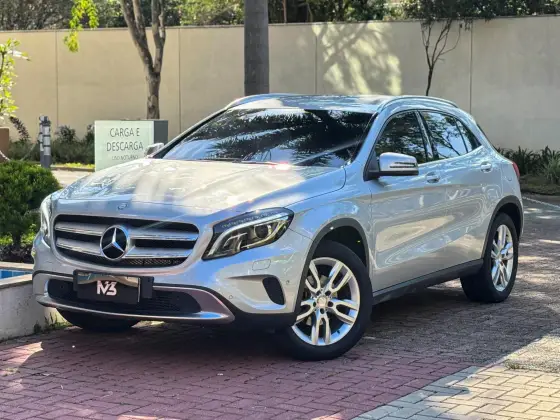 MERCEDES-BENZ GLA 200 2015