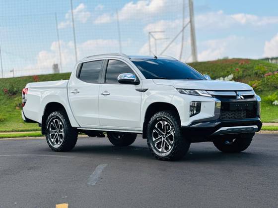 MITSUBISHI L200 TRITON 2024