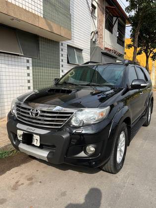 TOYOTA HILUX SW4 2012