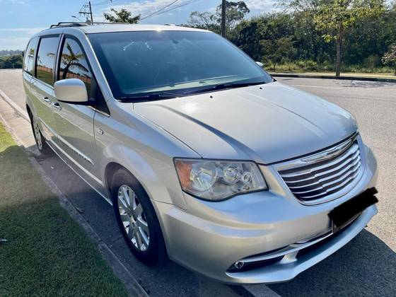 CHRYSLER TOWN & COUNTRY 2012